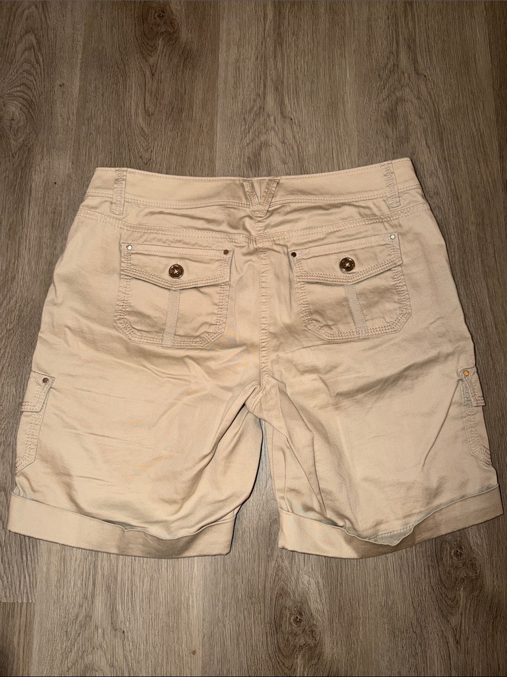 White House Black Market Women's Tan Cargo Shorts - Picture 3 of 4